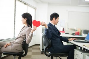 会社での彼氏を作る